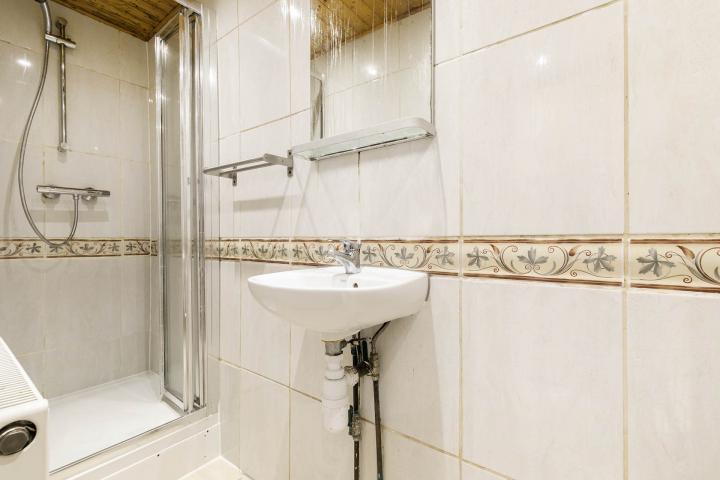 			1 Bedroom, 1 bath, 1 reception Flat			 Heathfield Park, Willesden Green (Council tax, Gas+ Water Included)